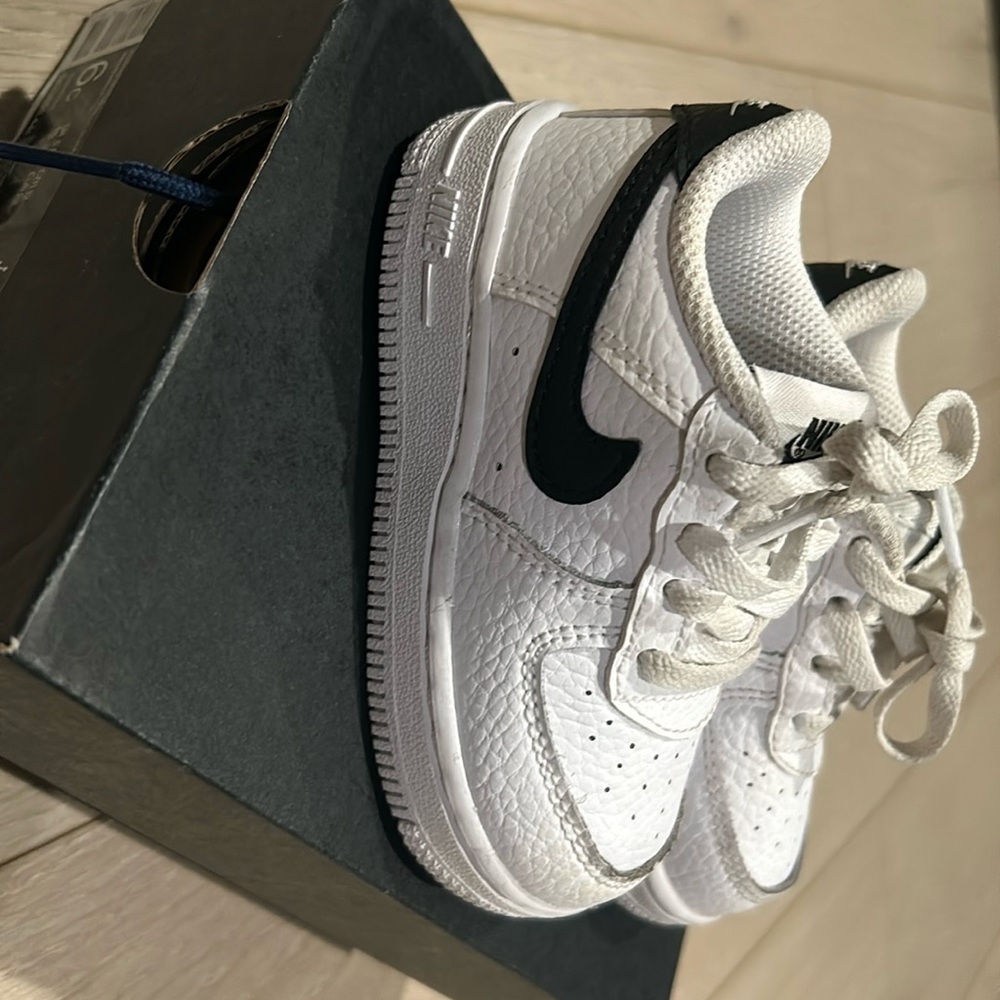 The Nike Force 1 LE brings  durability, cushioning and feel  to little feet